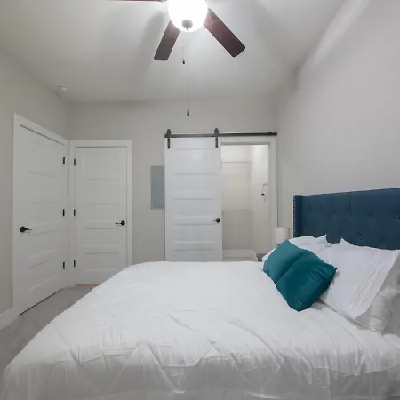 T And T Commercial Housing Appartement